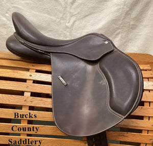 17" Wintec 500 Jump Close Contact Saddle   08376